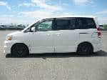 Used 2002 TOYOTA NOAH BF68481 for Sale Image 2