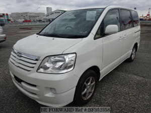 Used 2004 TOYOTA NOAH BF352358 for Sale