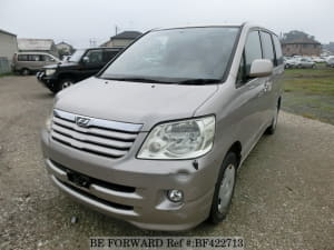 Used 2002 TOYOTA NOAH BF422713 for Sale