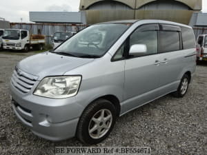 Used 2004 TOYOTA NOAH BF554671 for Sale