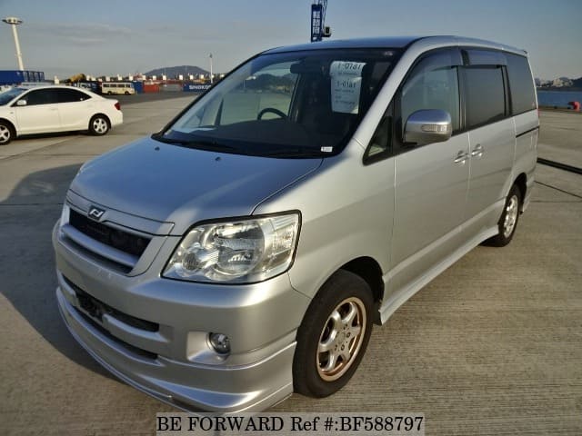 TOYOTA / Noah (TA-AZR65G)