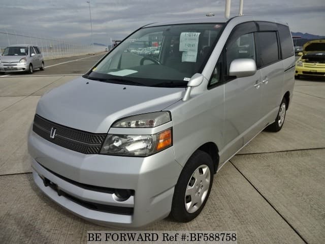 TOYOTA / Voxy (DBA-AZR60G)