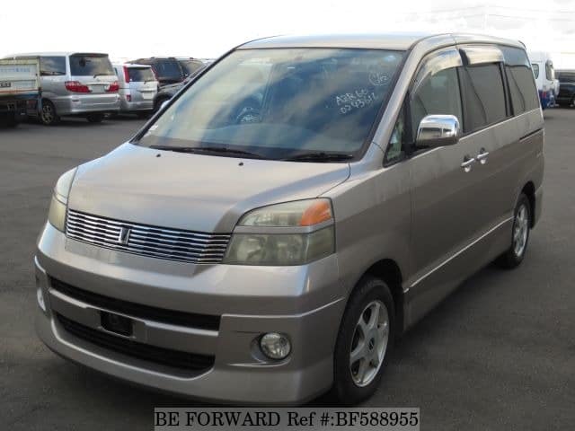 TOYOTA / Voxy (TA-AZR60G)