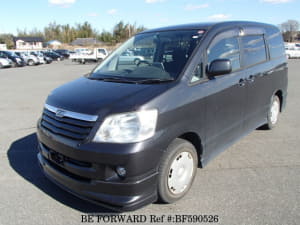 Used 2004 TOYOTA NOAH BF590526 for Sale