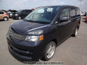 Used 2005 TOYOTA VOXY BF614312 for Sale