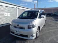 2010 TOYOTA VOXY