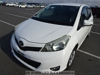 2011 TOYOTA VITZ F