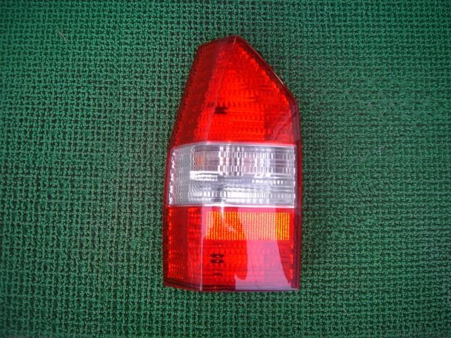 Used Chariot MITSUBISHI Chariot Grandis 1997 Right Tail Light MR391782 PA67001626 