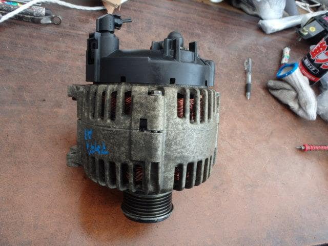 Used]Audi A4 B8 8K 2010 8KCDH dynamo / alternator (stock No 