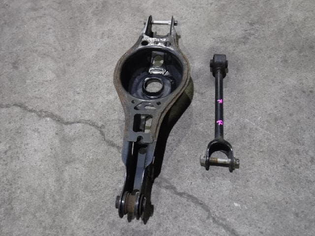 Used]Front Left Lower Control Arm TOYOTA Prius 2016 DAA-ZVW55 
