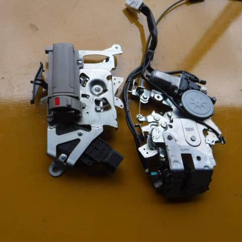 Used]Rear Right Door Lock Actuator SUZUKI Every 2015 ABA-DA17W