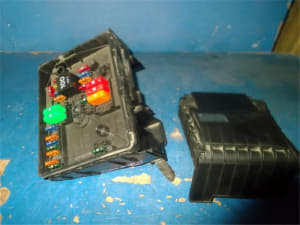 Used]Fuse Box VOLKSWAGEN Touran 2008 ABA-1TBLG - BE FORWARD Auto Parts
