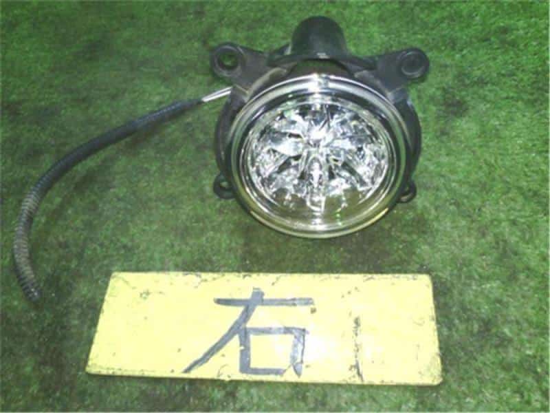 Used]Right Fog Light DAIHATSU Mira cocoa 2015 DBA-L675S 8121AB2010
