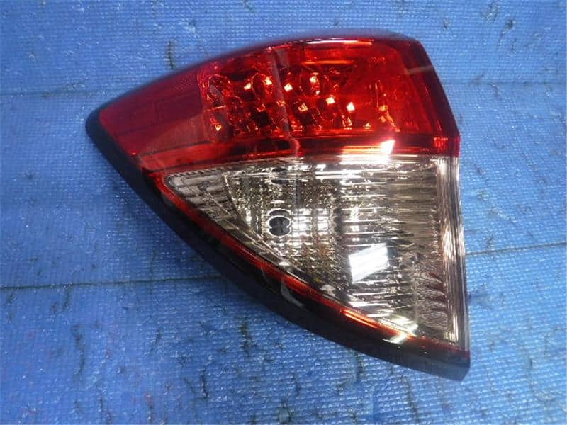 Used]Vezel RU1 Right Tail Lamp 33502T7AJ31 - BE FORWARD Auto Parts