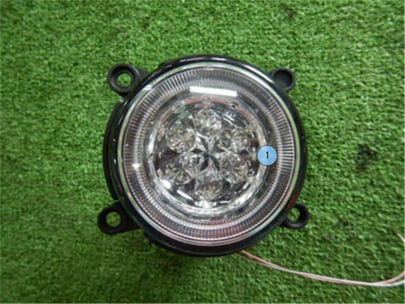 Used]Right Fog Light DAIHATSU Mira cocoa 2015 DBA-L675S 8121AB2010