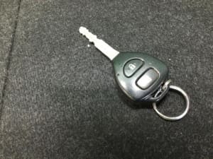 Keyless Entry Remote Control Key TOYOTA Vitz 2006 DBA-KSP90 8907052710 (PA101439926) 