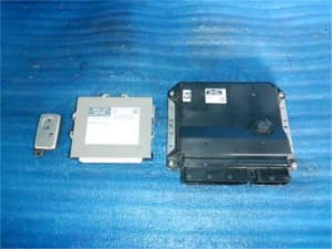 トヨタクラウンマジェスタ エンジンコントロールコンピュータ JZS171 