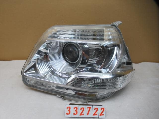 Used]Left Headlight TOYOTA Sienta 2012 DBA-NCP81G 8115052E50 - BE