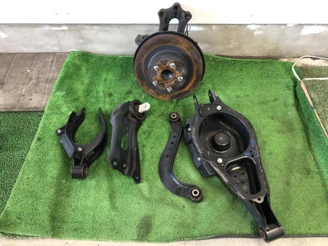 Used]Wish ZNE14G Right Front Knuckle ASSY [14719687] - BE