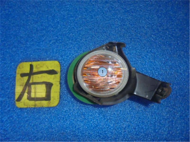 Used]Turn Signal Light TOYOTA Aqua 2016 DAA-NHP10 8151052050 - BE