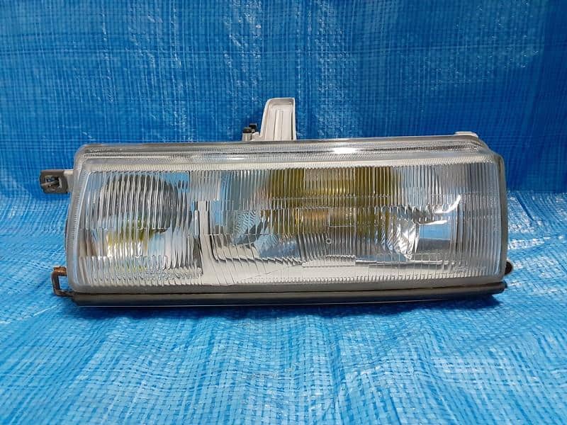 Used]Left Headlight TOYOTA Corolla Levin 1989 E-AE92 811601A400