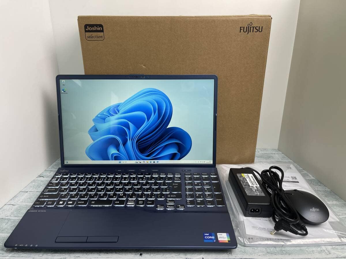 Used]○[Windows11] red body thin mobile 13.3 type full HD