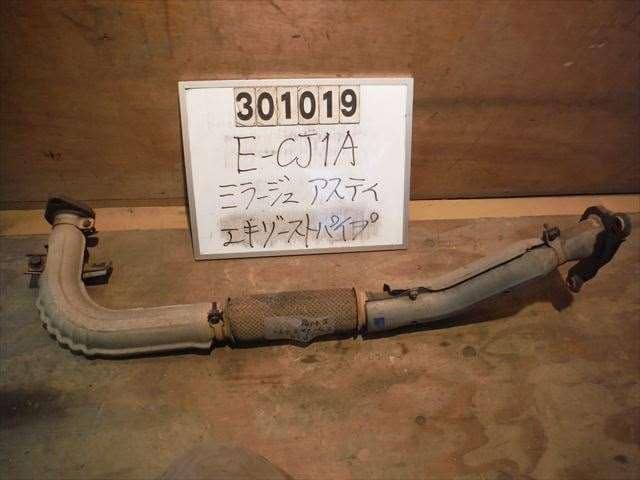 Used]Front Exhaust Pipe MITSUBISHI Mirage 1997 E-CJ2A MR188804