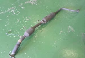 Front Exhaust Pipe TOYOTA Fun Cargo 2002 TA-NCP20【大型商品】 1741021091 (PA86601154) 