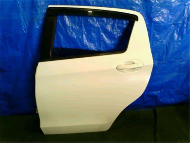 ヴィッツ NSP130 ＲドアＬＨ 67004-52440 175046 Yahoo!オークション -「ヴィッツ 左リアドア」の落札相場・落札価格