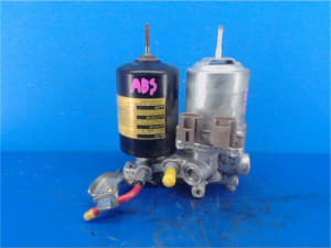 ABS Control Module TOYOTA Prius Alpha 2013 DAA-ZVW41W (PA109522588) 