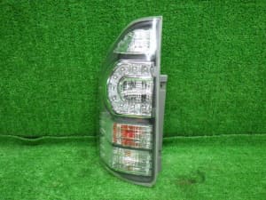 Left Tail Light TOYOTA Voxy 2011 DBA-ZRR75G 8156028561 (PA110048922) 