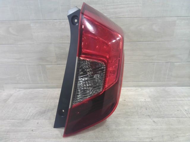 Used]Fit GK3 Right Tail Lamp 33500T5AJ01 - BE FORWARD Auto Parts