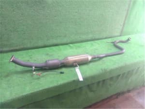 Exhaust Center Muffler TOYOTA Ractis 2016 DBA-NCP120 1741021C90 (PA118777361) 