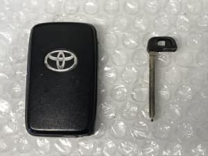 Keyless Entry Remote Control Key TOYOTA Wish 2009 DBA-ZGE20W (PA101009605) 