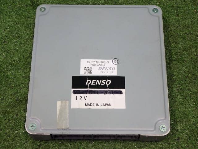 Used]Voxy TA-AZR65G Engine Control Unit / ECU 89666-28140 - BE