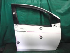 Front Right Door Assembly TOYOTA Vitz 2011 DBA-NSP130 6700152500 (PA92276428) 