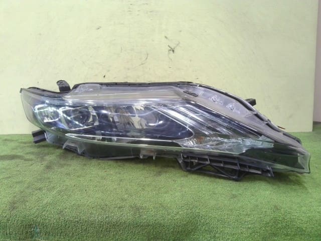 Used]Harrier ZSU60W Right Headlight 8111048440 - BE FORWARD Auto Parts