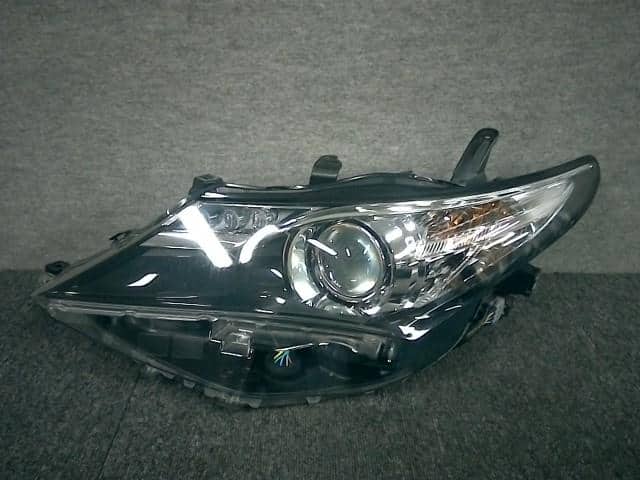 Used]Right Headlight TOYOTA Auris DBA-ZRE186H 8114512G21 - BE