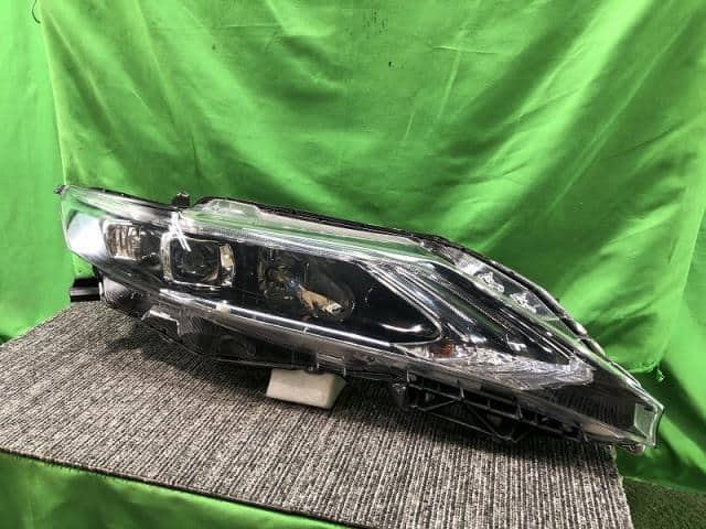 Used]Harrier ZSU60W Right Headlight 8111048440 - BE FORWARD Auto Parts