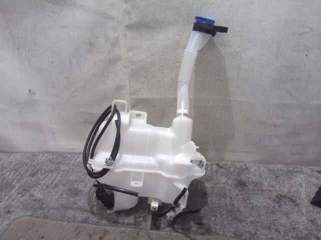 Mazda Axela Windshie GHR167481(タンク)EG2267482(ポンプ)