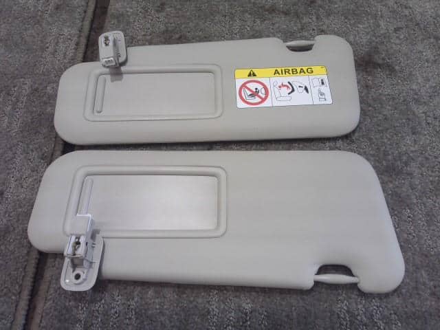 Mazda Axela Sun Viso G44N69270B 75(右)BJE869320AA 75(左)