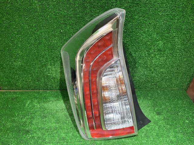 プリウスα ZVW41W DAA-ZVW41W 中古中古部品 左ﾍｯﾄﾞﾗﾝﾌﾟ 純正 岩手 左側
