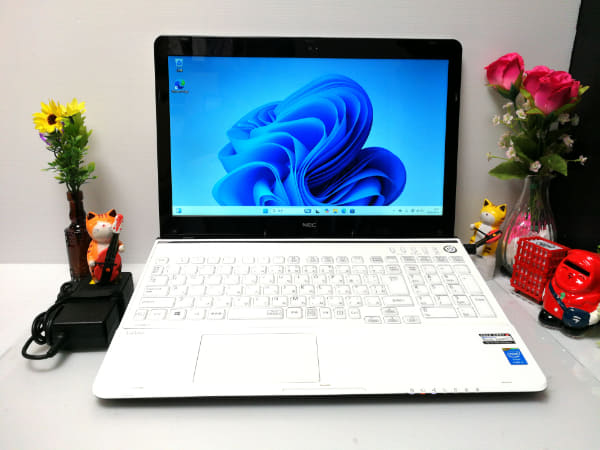 Used]NEC LAVIE Note Standard NS650/GAW PC-NS650GAW crystal white