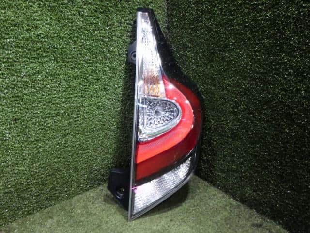Used]Corolla Fielder DBA-NZE164G Left Tail Lamp 1NZ-FE 040 13-102