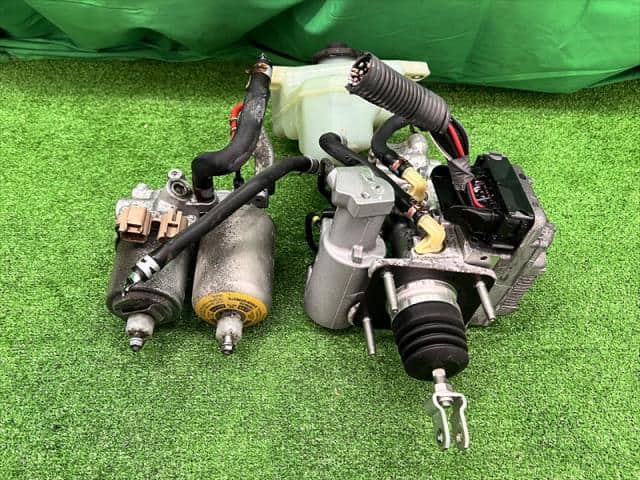 Used]ABS Actuator TOYOTA Aqua DAA-NHP10 4707052020 - BE アクア DAA
