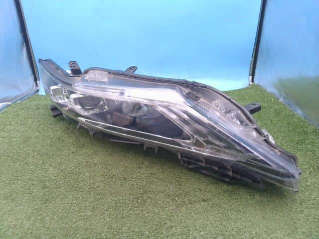 Used]Harrier ZSU60W Right Headlight 8111048440 - BE FORWARD Auto Parts