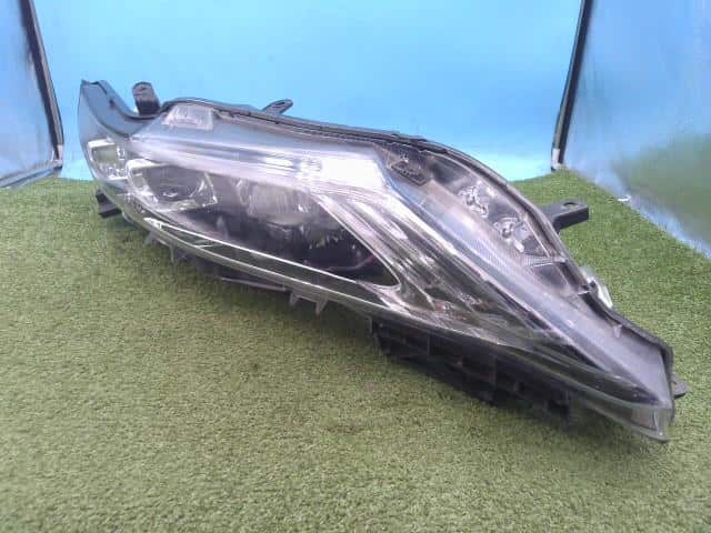 Used]Harrier ZSU60W Right Headlight 8111048440 - BE FORWARD Auto Parts