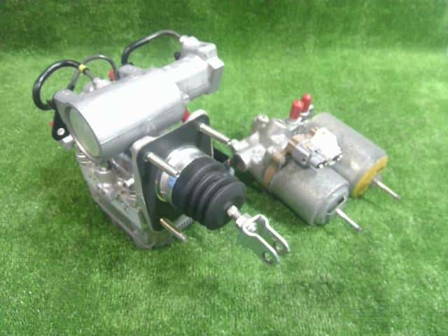 Used]ABS Actuator TOYOTA Aqua DAA-NHP10 4707052020 - BE アクア DAA