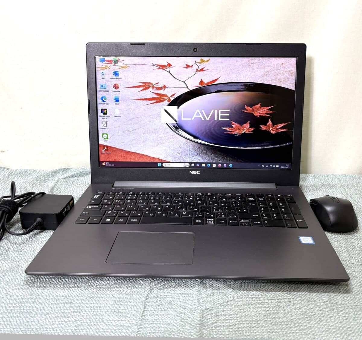 COREI5 LaVie Z LZ550/MSS PC-LZ550MSS 【公式通販】
