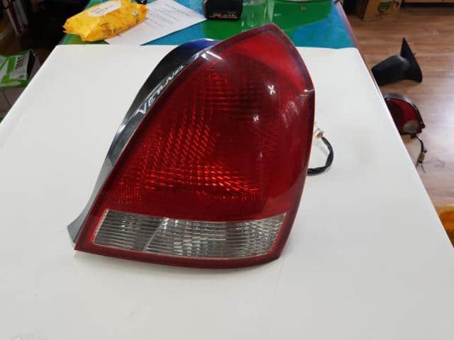 Recondition Hyundai Accent Tail Lights 2001 92402 25000